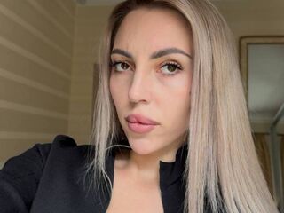 cam girl masturbating with vibrator MelisaDee
