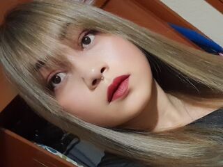 naked camgirl masturbating MercellaMorelli