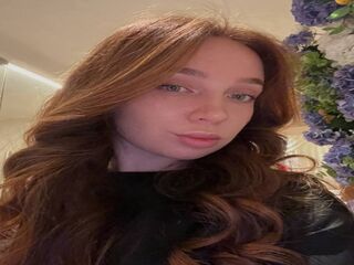 closeup cam MiaIvory
