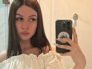 chat room cam MiaRioti