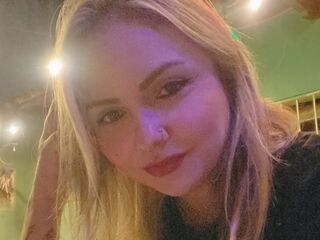 hot camwhore MonicaCaroline