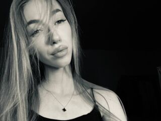 chatroom NikkiTenerovich