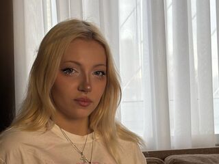 camgirl masturbating with vibrator RaeRances