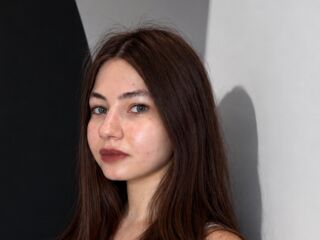 cam strip tease RoselynSvatek