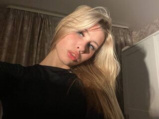 naked cam girl masturbating with vibrator RowanBellamy