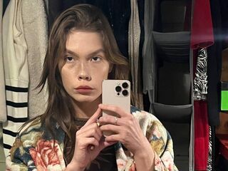 naked girl with webcam masturbating with vibrator RubyRedkis