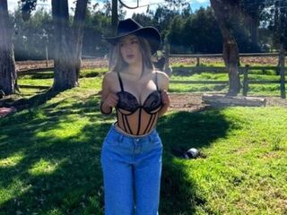 camgirl playing with vibrator RubyRossey