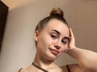 camgirl playing with vibrator SofiyaWite