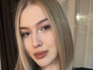 camslut masturbating TellaKim