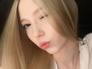 camslut fingering shaved pussy WavaSkeldon
