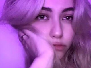 camslut spreading pussy YukiVelvet